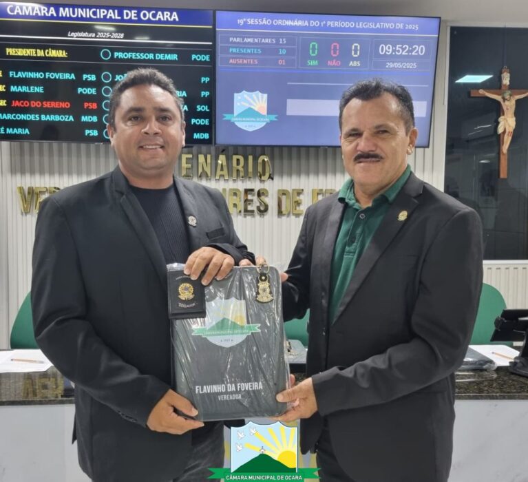 Entrega de Carteiras Funcionais e Pastas Personalizadas aos Vereadores